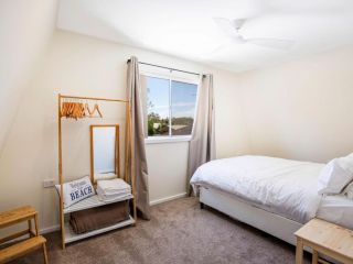 Watts Haus - Pet Friendly - 5 Mins Walk to Beach Guest house, Callala Beach - 5