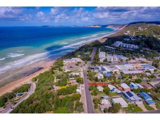 Wayfarers Beachouse - Rainbow Beach, Everything you need, just metres to the beach Guest house, Rainbow Beach - 1