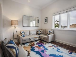 Woollahra Roslyndale Avenue Apartment, Sydney - 2