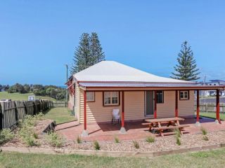 Yamba Pilot Cottage 1 - pets welcome - close to beach Guest house, Yamba - 1