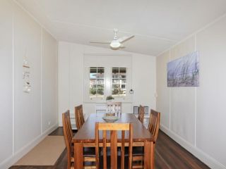 Yamba Pilot Cottage 1 - pets welcome - close to beach Guest house, Yamba - 3